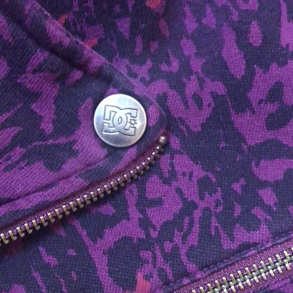 DC motor style hoodie - Picture 3 of 5